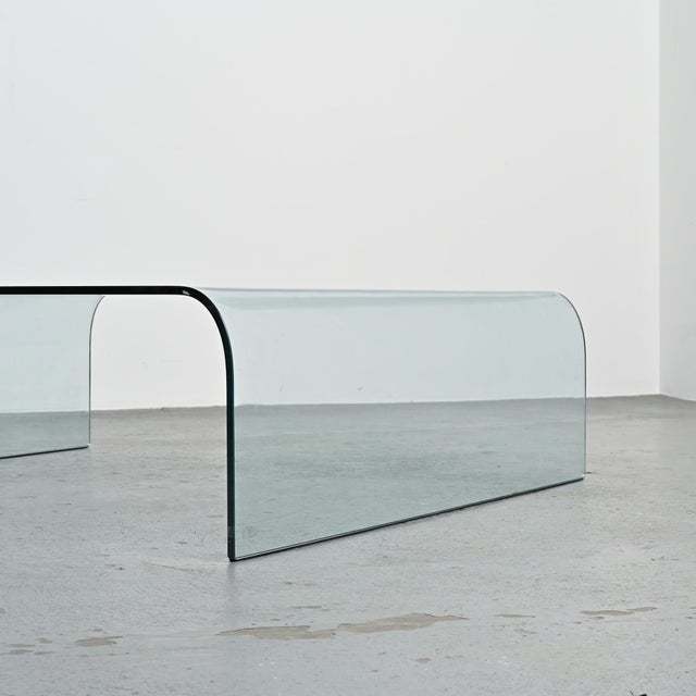 Ghost Curved Glass Coffee Table from Fiam, 1980s For Sale - Image 11 of 12