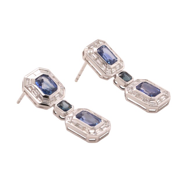 Platinum earrings with octagonal sapphires and baguette diamonds. A striking Art Deco‑inspired design that combines...
