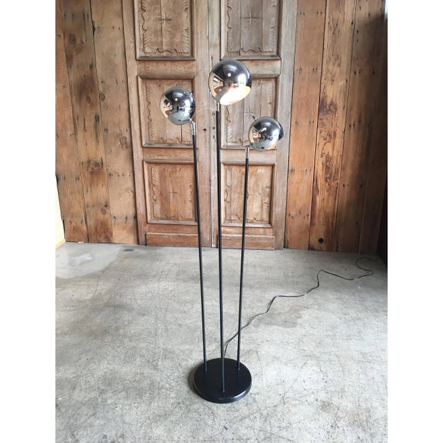 Metal Mid 20th Century Chrome Globe Floor Lamp Attributed to Raymor For Sale - Image 7 of 7