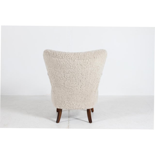 Danish Art Deco Lounge Chair in Beech and Sheepskin in the style of Viggo Boesen for Fritz Hansen, 1940s For Sale - Image 6 of 18