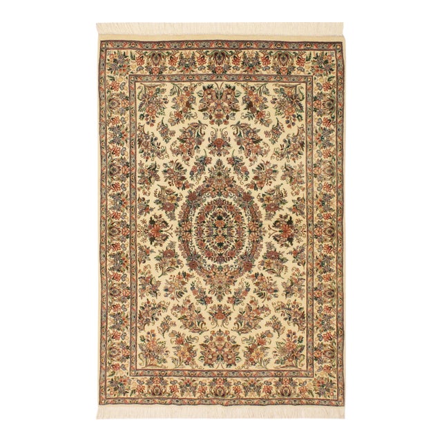 Shabby Chic Medallion 1990's Pak-Persian Beige/Pink Wool Rug - 4'1'' X 6'2'' For Sale