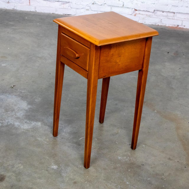 Mid 20th Century 1930s to 1950s Transitional Solid Maple Nightstand or End Table With Hand Carved Pulls For Sale - Image 5 of 18