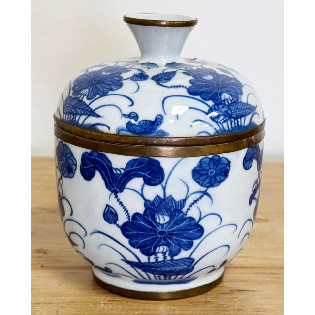 Chinoiserie Vintage Porcelain Blue and White Floral Motif Lidded Jar For Sale - Image 3 of 6