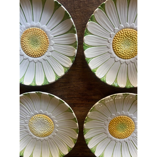 Ceramic Mottahedeh Daisy Plates, Set of 6, C. 1960's For Sale - Image 7 of 9
