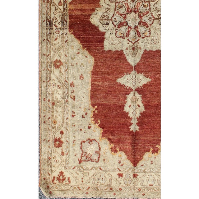 Traditional Antique Turkish Oushak Rug With Stretched Medallion in Red, Ivory, Cream, Gray For Sale - Image 3 of 8