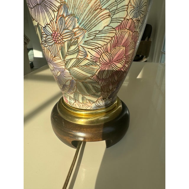 Vintage Frederick Cooper Chicago Hand-Painted Floral Porcelain Table Lamps – Pair For Sale In Chicago - Image 6 of 7