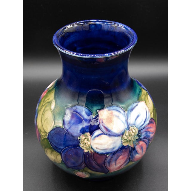 Moorcroft Pottery Vase - Royal Warrant - Potter to the Queen - 9 1/2" For Sale - Image 4 of 5