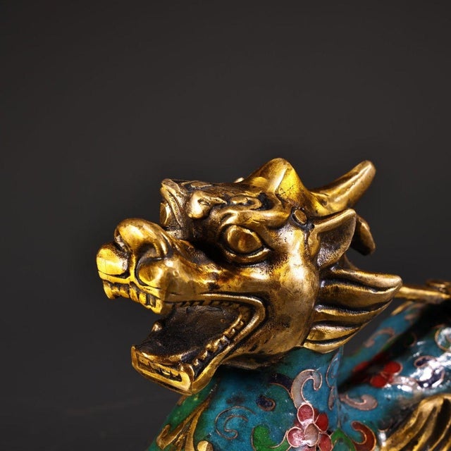 Bright Green Pair of Antique Gilt Cloisonné Guardian Lion Figurines, 2000g Total For Sale - Image 8 of 8