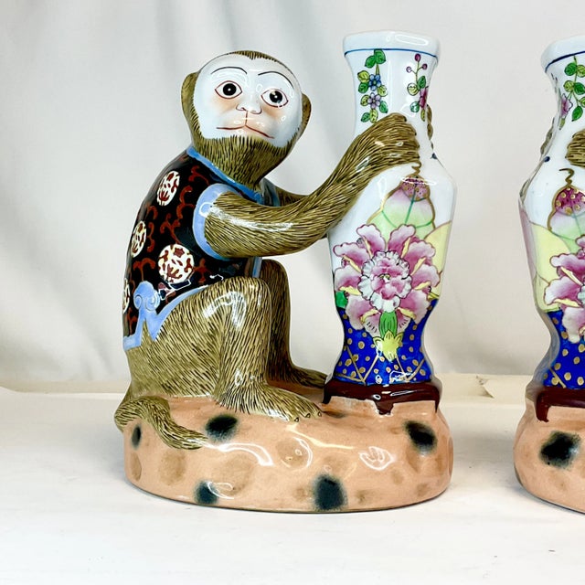 Chinoiserie 1960s Vintage Chinoiserie Hollywood Regency Majolica Monkey Tobacco Leaf Vases, Large Scale - A Mirrored Pair For Sale - Image 3 of 12