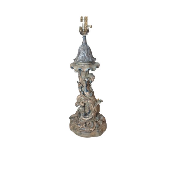 Vinatge Italian giltwood carved table lamp. The Baroque style is evident with the intricately carving. Lamp has a brass...