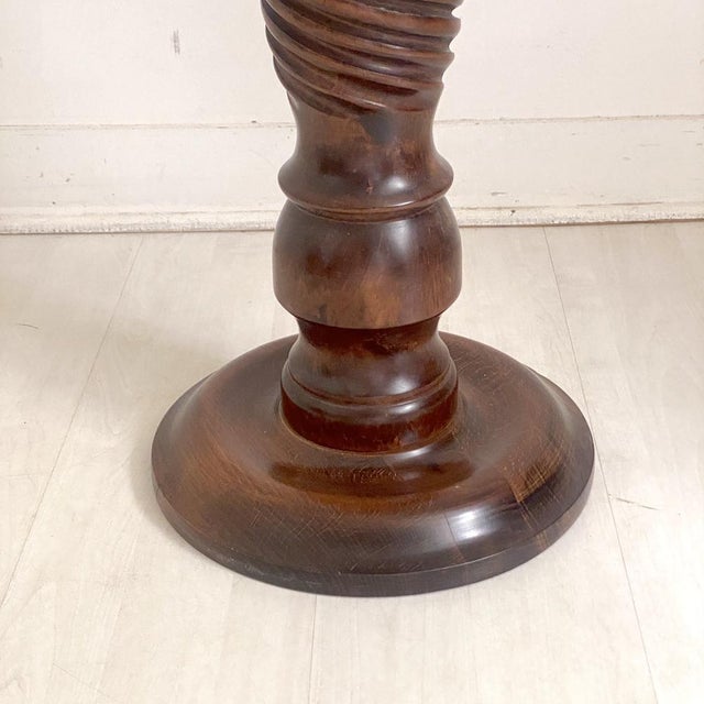 Vintage Oak Side Table, 1970s, in Very Good conditions. Designed before 1890
