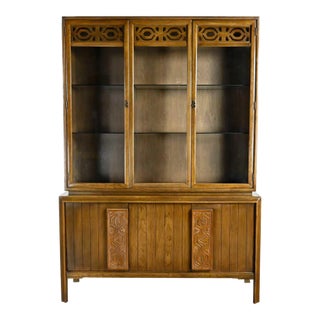 Mid-Century Modern 1 Piece Kroehler China Cabinet Hutch Glass Shelves Carved Handles & Design For Sale