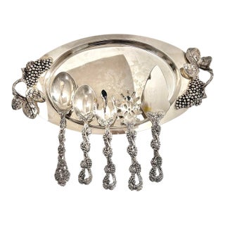 Godinger Grape Motif Silverplate Serving Tray With Matching Servers, Late 20th Century For Sale