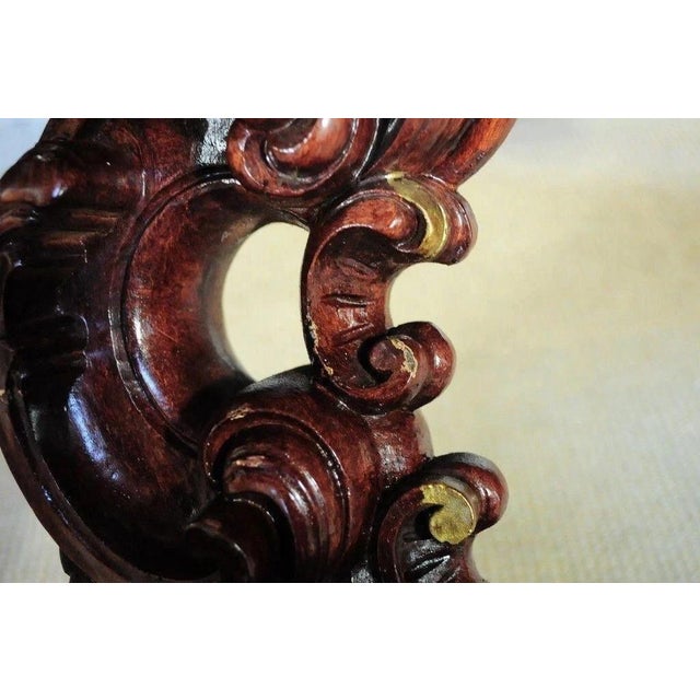 Brown Vintage Mediterranean Style Carved Syroco Glass Top Round Low End Tables - Pair For Sale - Image 8 of 10