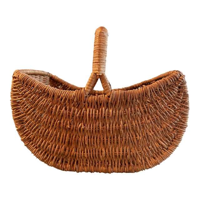 Vintage Mid-Century Americana Rustic Farmhouse Wicker Gathering Basket – Handwoven Organic Storage – 11.5” W For Sale