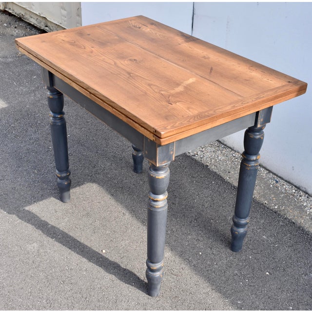 Pine Turned Leg Swivel-Top Table For Sale In Baltimore - Image 6 of 9