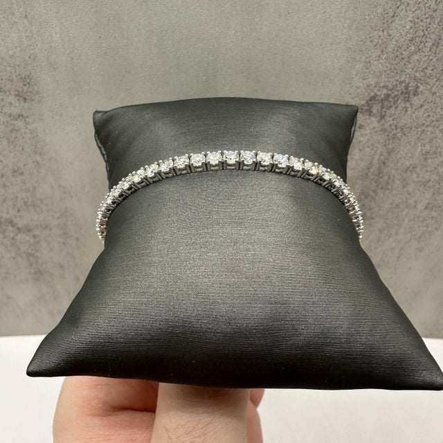This luxurious natural diamond tennis bracelet in 14kt white gold features an impressive 7 carats total weight of GH...