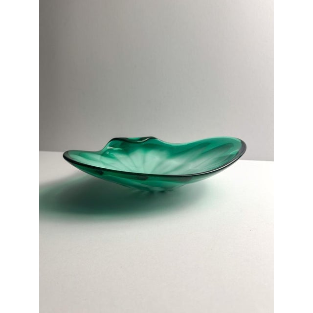 Mid-Century Modern Murano Glass Bowl in Green and White Lattimo, Italy, 1960s For Sale - Image 3 of 11
