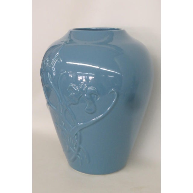 1980s Jaru of California 1980 Blue Ceramic Floral Tabletop Vase Model 476 Large 5149b For Sale - Image 5 of 11