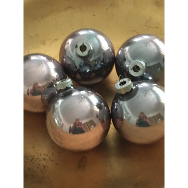 Vintage Shiny Brite Ombre Glass Christmas Tree Ornaments in Original Tray- Set of 5 For Sale - Image 4 of 12