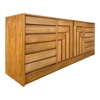Fully Restored 1970s Geometric 9 Drawers Dresser by Founders Furniture. Circa 1980s. For Sale