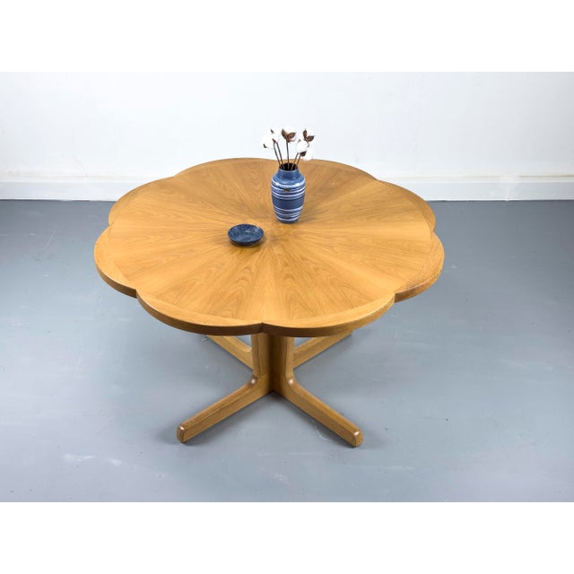 Mid-Century Modern Round Oak Dining Table with Extensions, 1970s For Sale - Image 3 of 18