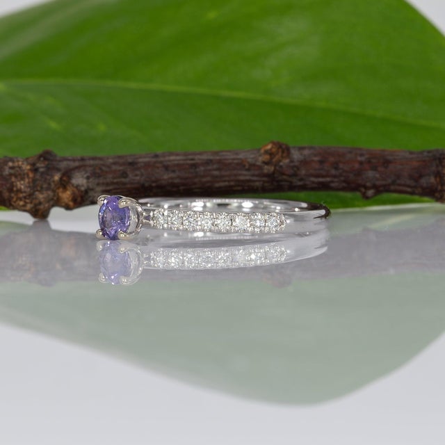 Metal Purple Sapphire Ring With Earth-Mined Diamond Accents: Solid 14k Gold, Size 6.75 For Sale - Image 7 of 10