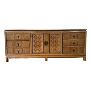 Mid Century Thomasville Tamerlane 9-Drawer Dresser For Sale