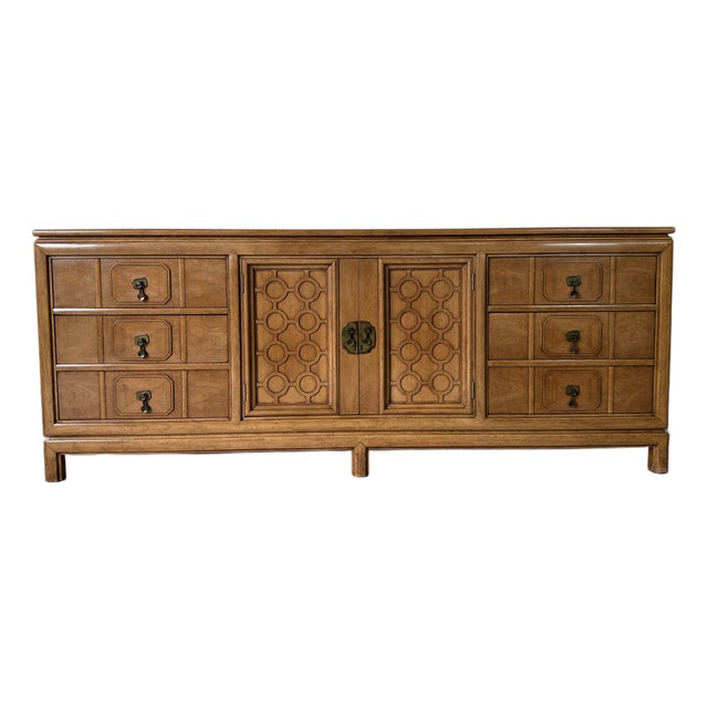 Mid Century Thomasville Tamerlane 9-Drawer Dresser For Sale