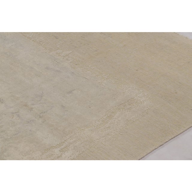 Rug & Kilim’s Modern Abstract Rug, Cream White and Soft Gray With Subtle Pattern For Sale In New York - Image 6 of 8
