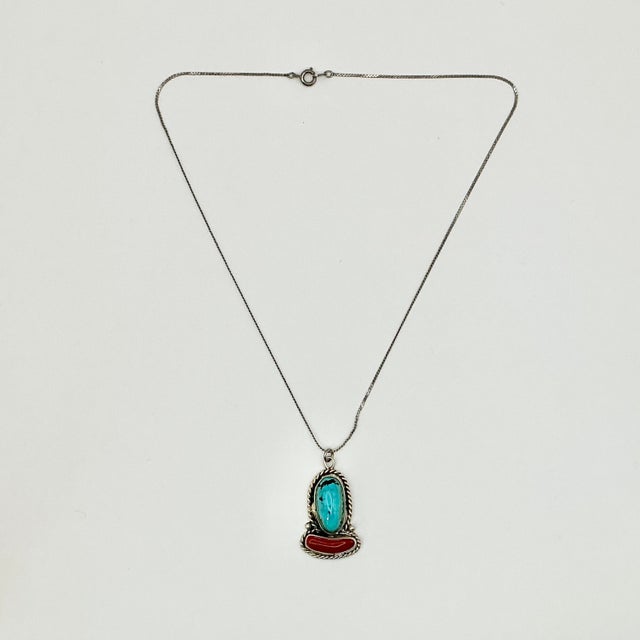 Rustic 1970s Vintage Southwestern Navajo Boho Chic Turquoise, Coral & Sterling Pendant Necklace For Sale - Image 3 of 13