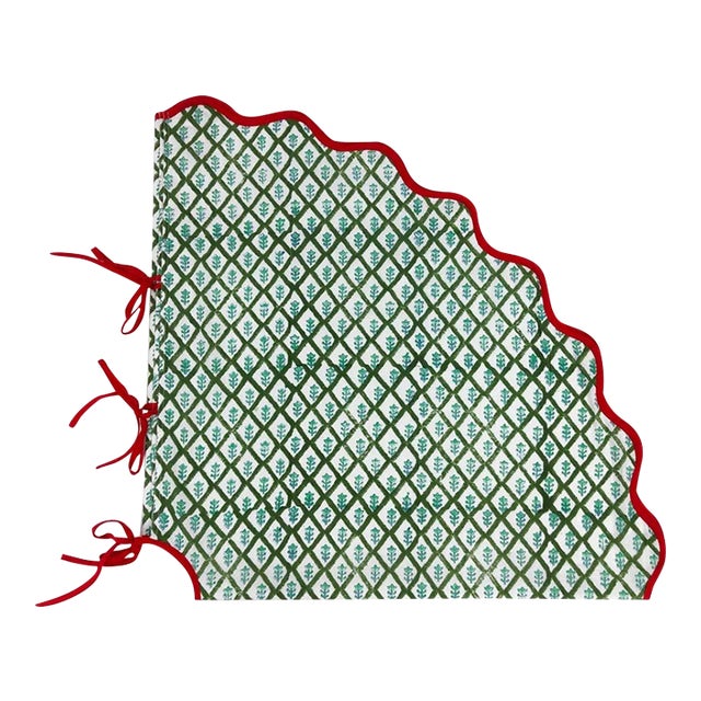 Handmade Scalloped Green Botanical Christmas Tree Skirt with Red Piping For Sale