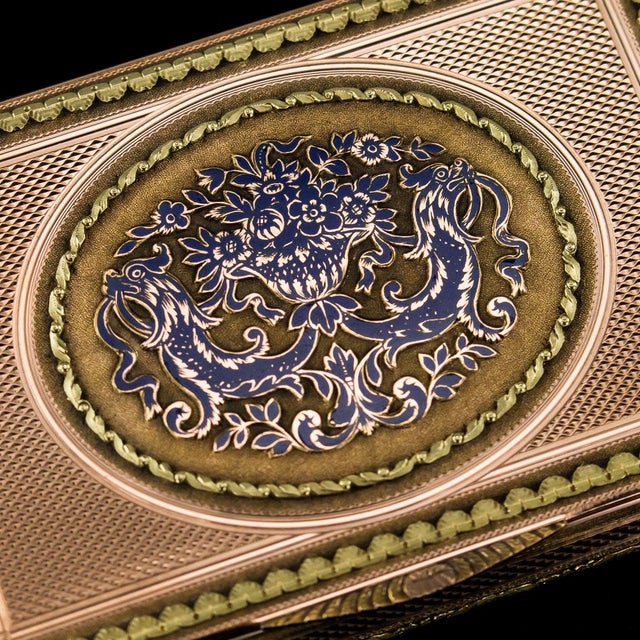 Gold Antique 19th Century French 18k Two-Colour Gold & Enamel Snuff Box, 1840s For Sale - Image 8 of 13