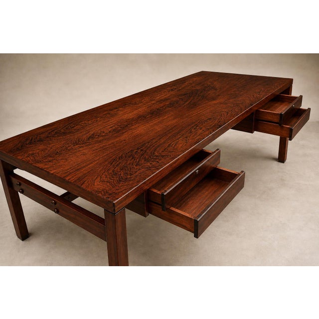 Sergio Rodrigues Brazilian Modern Monumental Executive Desk in Rosewood, Sergio Rodrigues, 1959 For Sale - Image 4 of 18