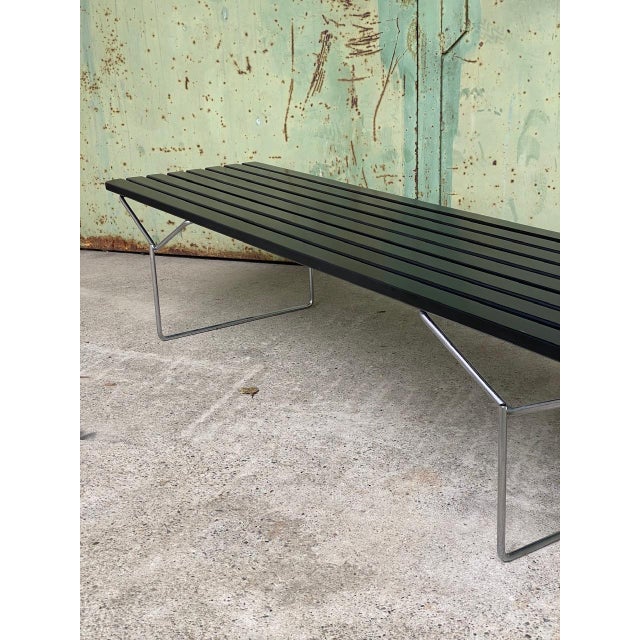 Eero Saarinen Model 400 Bench in Black and Chrome by Harry Bertoia for Knoll International, 1980s For Sale - Image 4 of 7