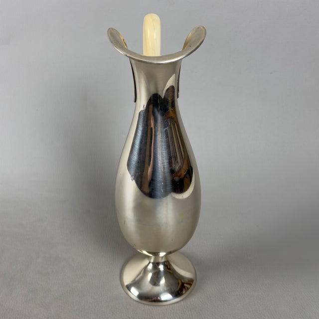 A collector's piece of absolute elegance and rarity. This splendid jug/pourer embodies the refined taste and futuristic...