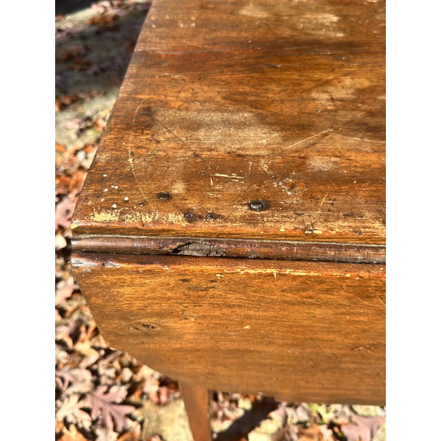 Clean lines / legs and a great spade rounded corner detail. Exceptional age patina to surface top. American, circa 1820,...