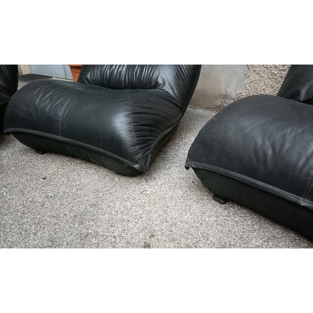 1970s Zinzolo Armchairs in Black Leather by Vittorio Varo for Plan, 1970s, Set of 2 For Sale - Image 5 of 6