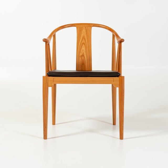 Mid-Century Modern 1990s Wegner "China Chair" for Fritz Hansen in Cherry and Leather For Sale - Image 3 of 12