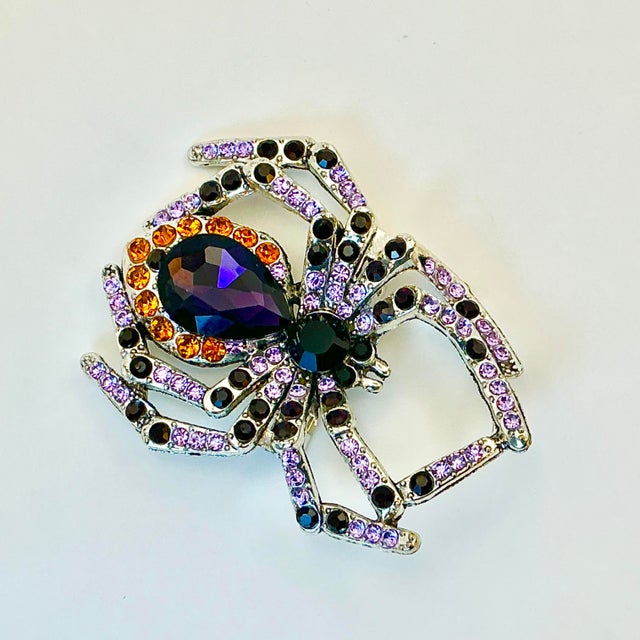 1980s Vintage Boho Chic Americana Halloween Spider Brooch For Sale - Image 4 of 18