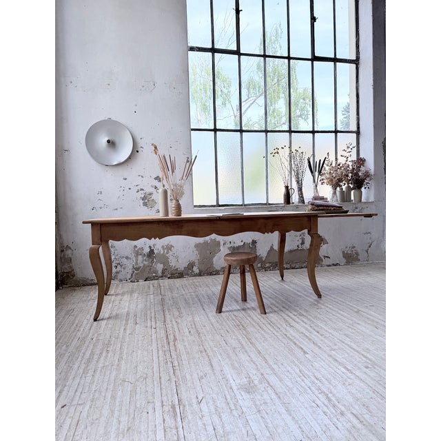 Brown Cherrywood Farmhouse Table with Curved Legs, 19th Century For Sale - Image 8 of 18