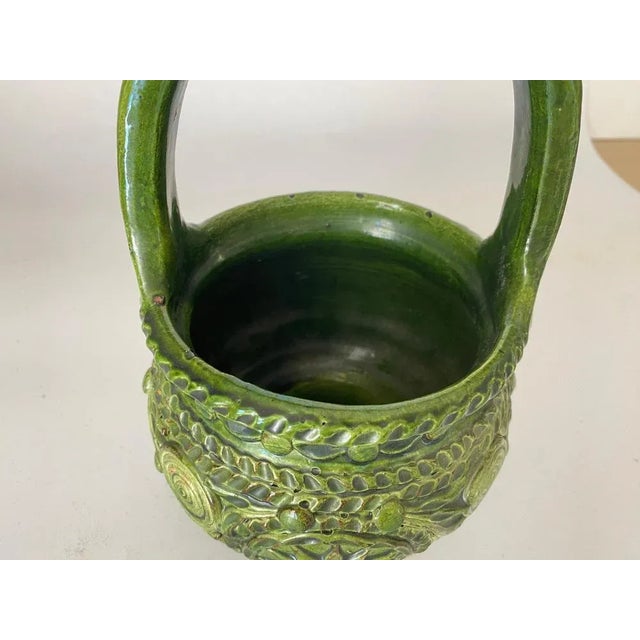 Kitchen box, Pot in Majolica. Vegetal Decor pattern. Green color. It has been made in France circa 19th century.