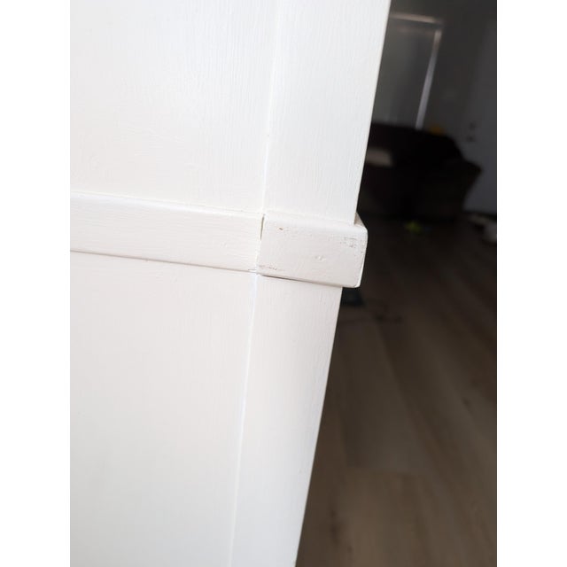1960s American of Martinsville French Provincial Tallboy Chest For Sale In Los Angeles - Image 6 of 10