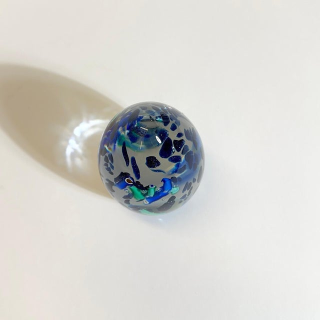 1990s Murano Glass Egg Form Paperweight with Aventurine Inclusions, Italy, 1990s For Sale - Image 5 of 10