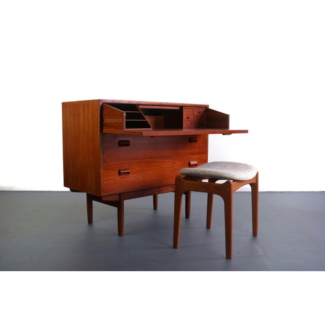 Mid-Century Modern Borge Mogensen for Søborg Møbelfabrik Teak and Oak Chest Vanity / Short Dresser, Denmark For Sale - Image 3 of 10