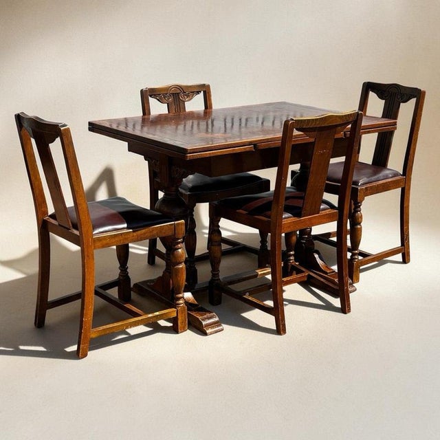 Extending Draw Leaf Table & 4 Chairs Sizes 167 cms in length open, 106 cms with leaves closed, 76 cms wide, 77 cms high....