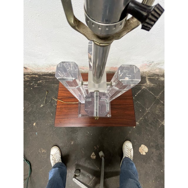 Vintage Mid Century Lucite Lamp Octagonal Brutalist For Sale In New York - Image 6 of 6