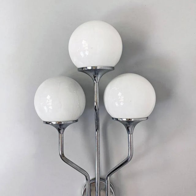 Mid-Century Modern Italian Chromed Steel and Glossy Glass Wall Lamp, 1970s For Sale - Image 4 of 12