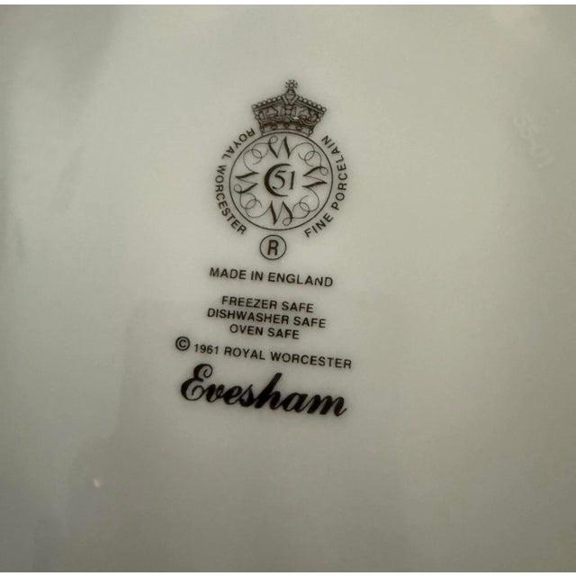 Art Deco 1960s Royal Worcester Evesham Gold Shell Shaped Dish For Sale - Image 3 of 3