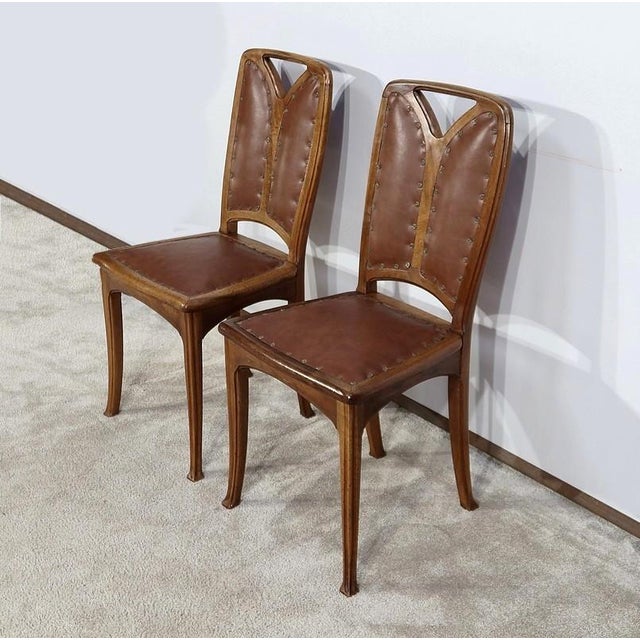 Beautiful set of massive walnut chairs, made at the Nancy school, characterized by a molded and sculpted base. Each of the...